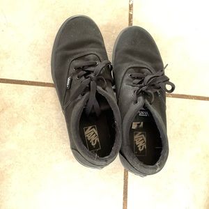 Vans black youth size 5, fits women’s 6.5-7.